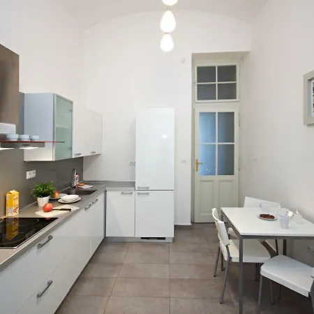 Riverbank-7 Apartment *